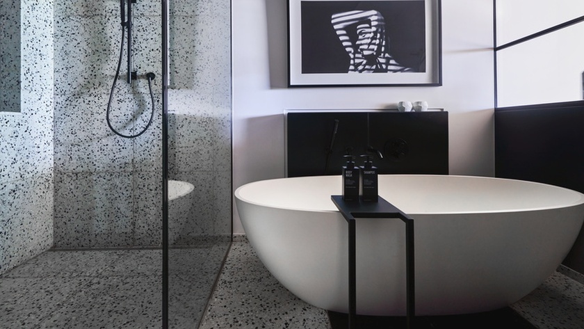 Lux Junior Suite Bathroom