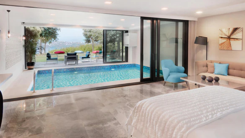 Indoor Grand Pool Suite