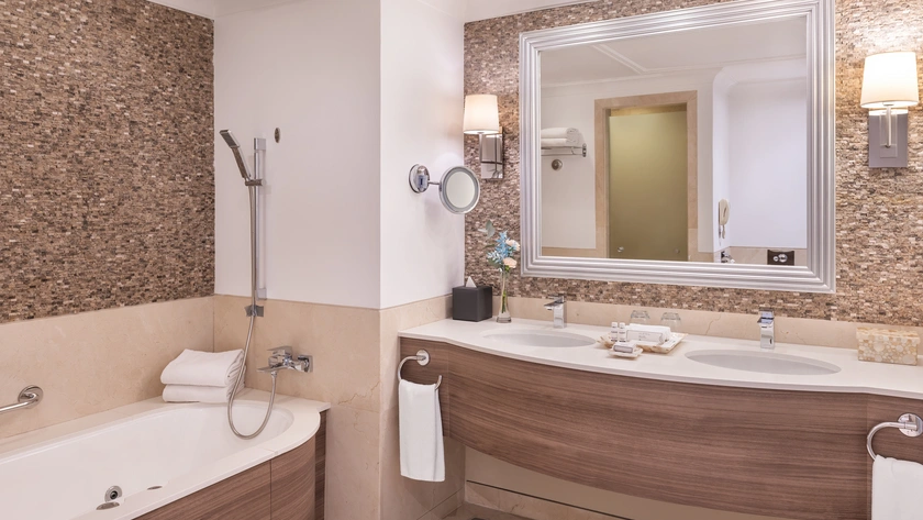 Garden View Junior Suite Bathroom