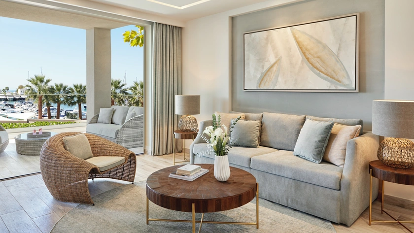Deluxe One Bedroom Suite Grand Balcony - Living Area