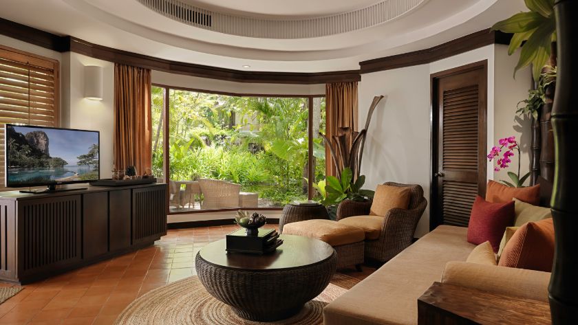 Deluxe Pavilion Living Room 
