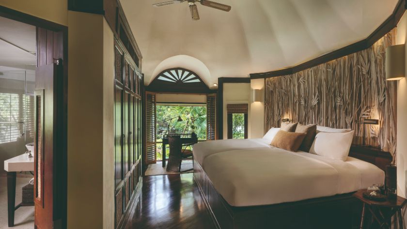 Pool Pavilion Hollywood Twin Bed 