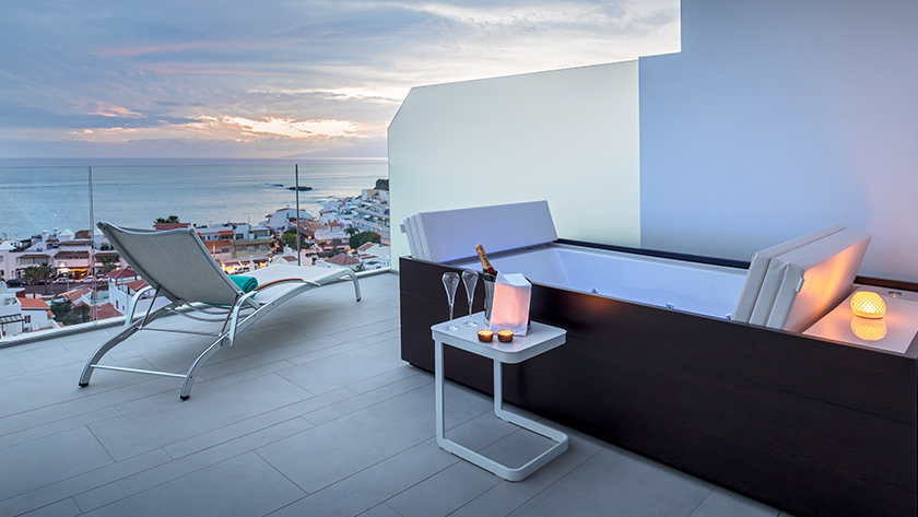 Junior Suite Ocean Front Hot Tub