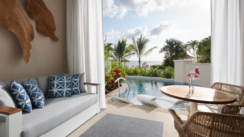 Bamboo Grove Swim-Up Club Suite Terrace
