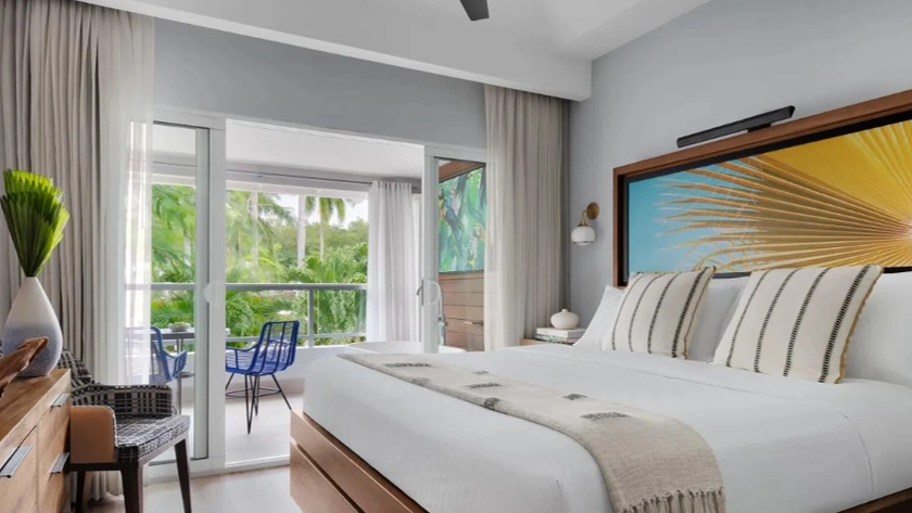 Caribbean Poolside Luxury with Balcony Tranquillity Soaking Tub