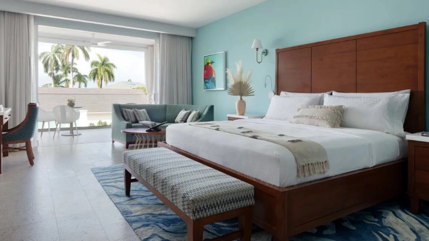 Crystal Lagoon Hideaway Jr. Suite w/ Balcony Tranquillity Soaking Tub