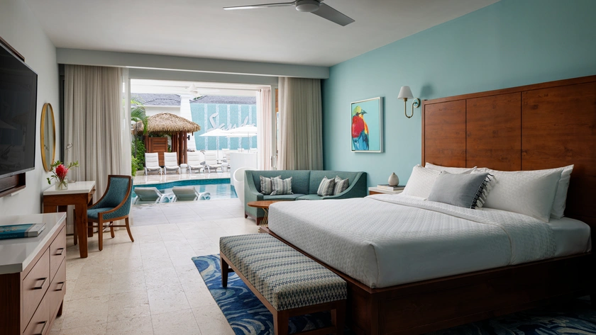 Crystal Lagoon Hideaway Swim-Up Club Level Jr. Suite w/ Patio Tranquillity Soaking Tub