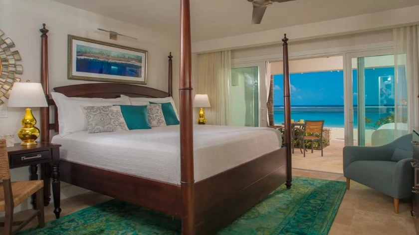 Windsor Beachfront Walkout Club Room w/ Patio Tranquillity Soaking Tub
