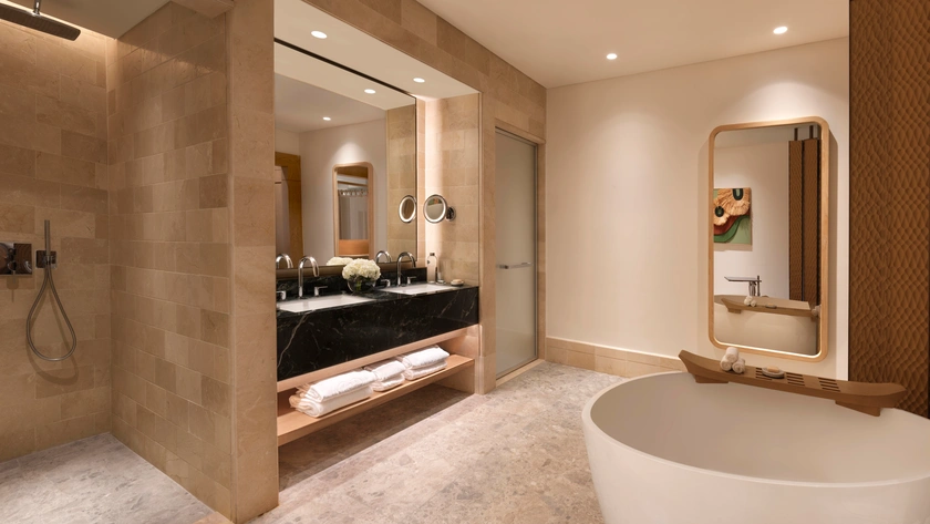 Signature Palm Suite Bathroom