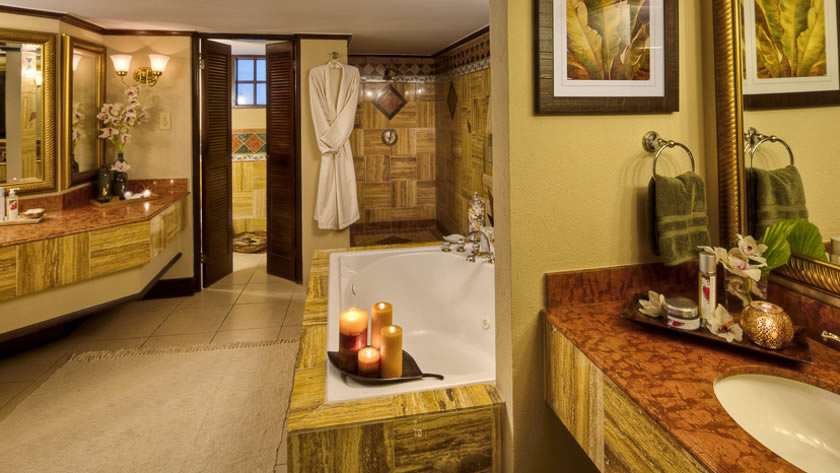 Grand Duchess Oceanfront Verandah Butler Suite Bathroom
