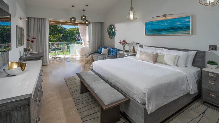 South Seas Club Level Palm Junior Suite with outdoor Tranquillity Soaking Tub