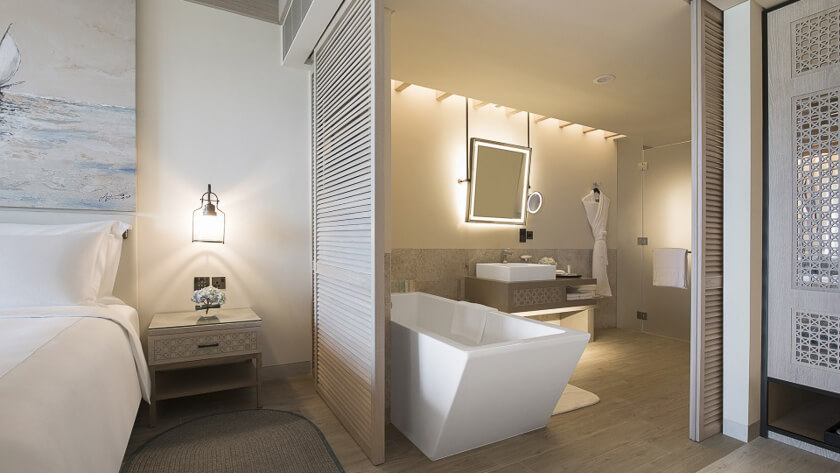 Deluxe Room Bathroom