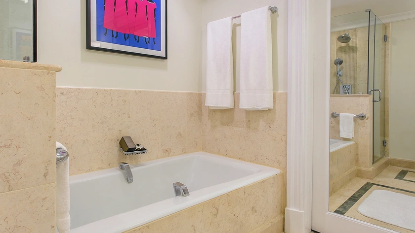 Beachfront Suite Bathroom