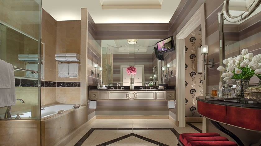 The Palazzo Luxury Suite Bathroom