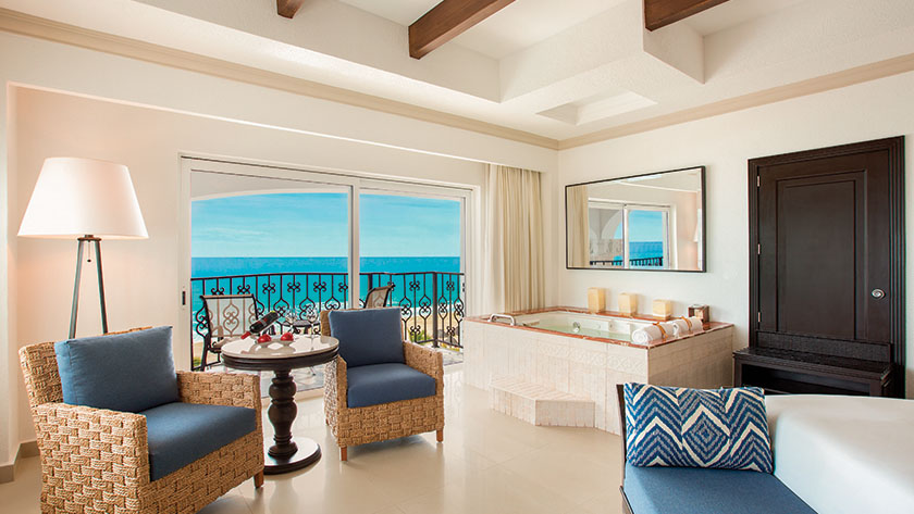Premium Oceanfront Deluxe Suite 