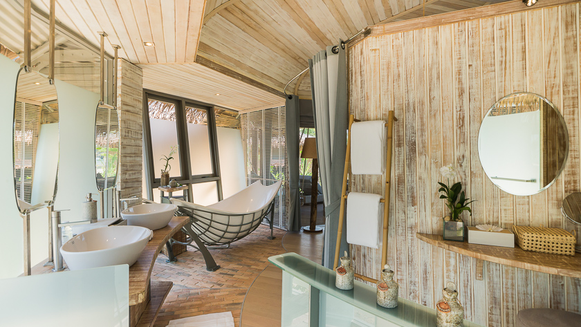 Beachfront Pool Villa Bathroom