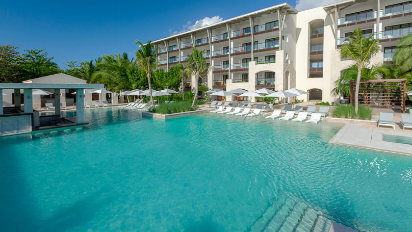 Swim up Pool Rooms Exterior