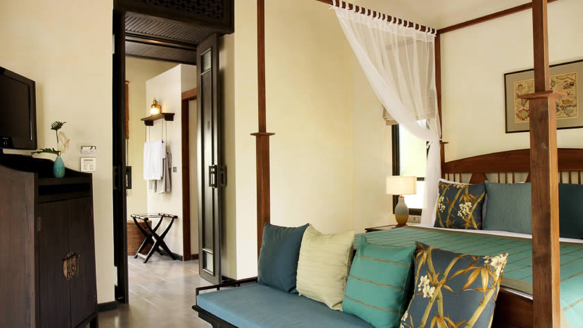 Deluxe Pool Access Room Interior