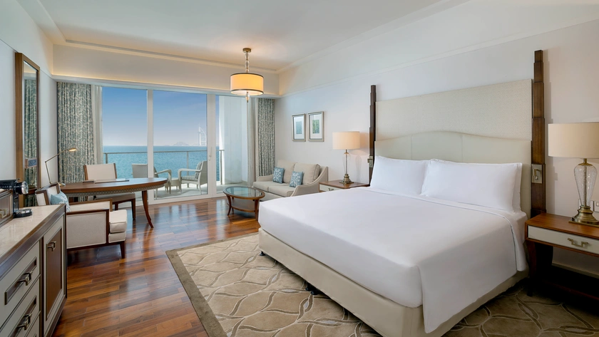 Pearl Club Suite